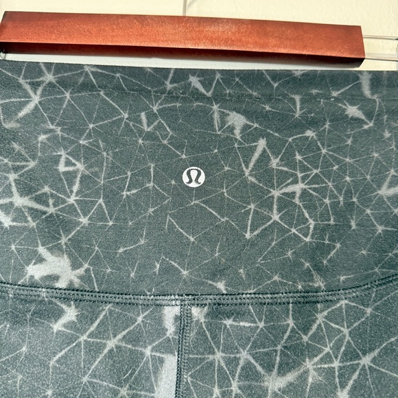 Lululemon Size 6 Wunder Under Pant Leggings Black Star Crushed Coal Pull On - Picture 3 of 5
